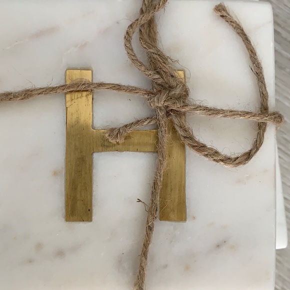 “H” West Elm Set of 4 Marble Coasters marble brass - Picture 4 of 5